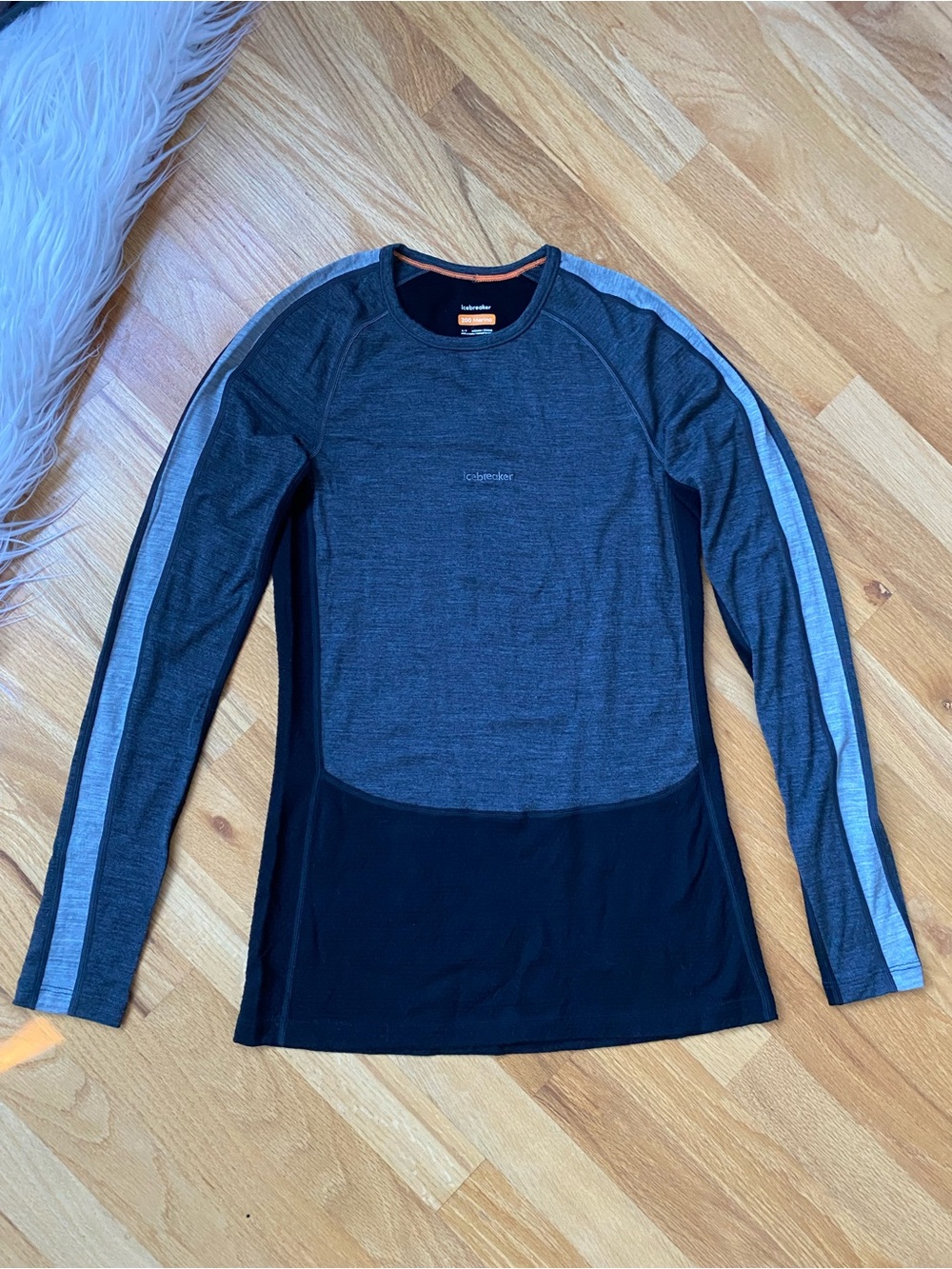 Icebreaker Women's 200 Merino Oasis Plus Long Sleeve Thermal Crew - Black & Gray
